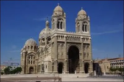 Dans quelle ville se trouve cette cathédrale ?