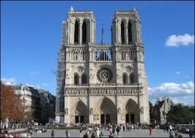 Dans quelle ville se situe cette cathédrale ?