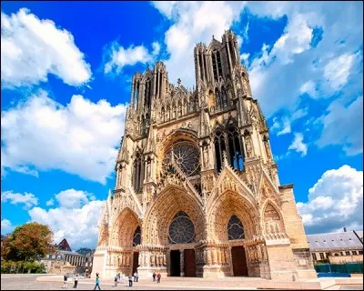 Dans quelle ville se trouve cette cathédrale ?