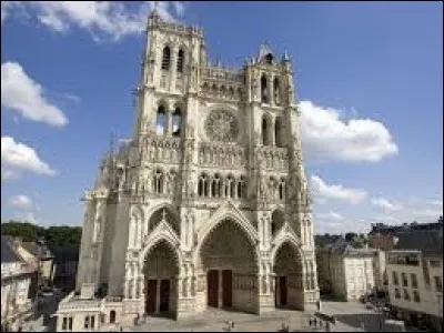 Dans quelle ville se situe cette cathédrale ?