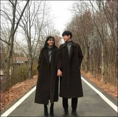 Que peut-on remarquer - et qui saute à nos yeux - chez ce jeune couple ?