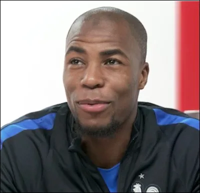 Quel est le poste de Djibril Sidibé en équipe de France de football ?