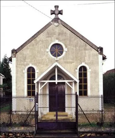 Lequel de ces religieux prie dans un temple ?