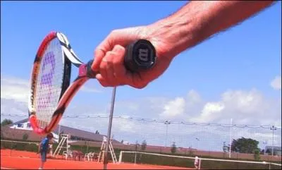 Le 'coup droit' est un coup utilis ...