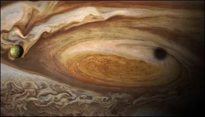 Quelle planète est connue pour sa grosse tache rouge ?