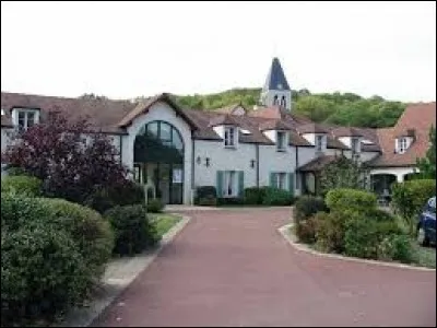 Commune francilienne, dans l'arrondissement de Saint-Germain-en-Laye, Mareil-sur-Mauldre se situe dans le département ...