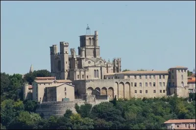 Cette cathédrale Saint-Nazaire, construite au XIIIe siècle dans le style gothique et en forme de croix grecque, est édifiée dans la partie ouest de l'ancienne ville médiévale, sur une éminence qui domine la vallée de l'Orb. C'est à ...