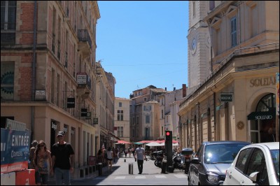 Combien y a-t-il d'habitants à Nîmes en 2018 ?