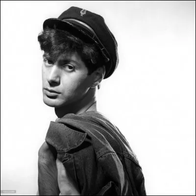 ''Le Grand Sommeil'' est une chanson d'Étienne Daho. Quel détective privé créé par Raymond Chandler apparait dans un roman ayant le même titre ?