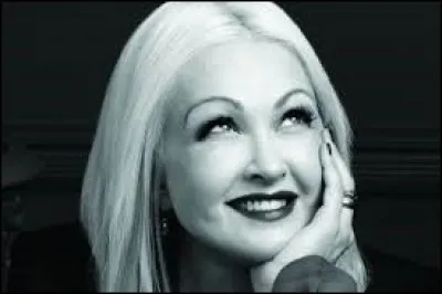 Cyndi Lauper a chanté ''Time After Time''. Quelle est la périodicité de parution du journal américain ''Time'' ?