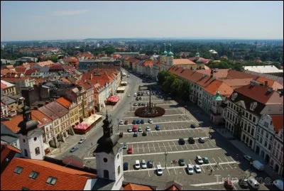 Olomouc, Hradec Králové et Pardubice sont des villes du pays.