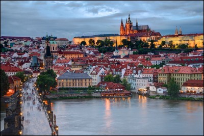 La capitale est Prague : c'est ...