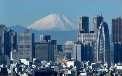 À quelle latitude se trouve Tokyo ?