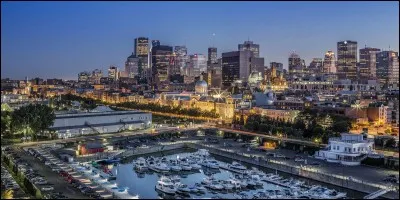 À quelle latitude se trouve Montréal au Canada ?