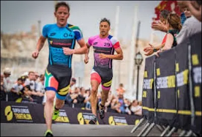 Un triathlon est composé de quatre épreuves sportives.