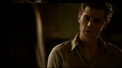 Stefan révèle à Elena que c'est lui qui l'a sauvée de l'accident de ses parents et…