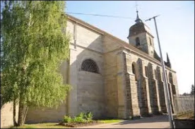 Nous sommes à présent devant l'église de l'Assomption de Cemboing. Village Haut-Saônois, il se situe dans l'ancienne région ...
