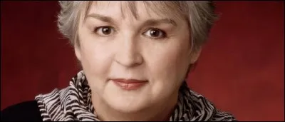 Comment s'appelle l'épouse de King, elle-même écrivain, à qui il rend hommage dans nombre de ses romans ?