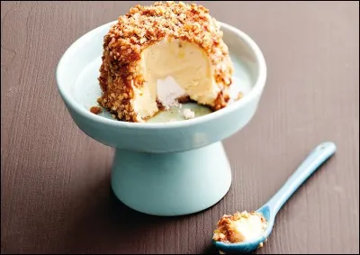 Quel est ce dessert glacé en boule, à la vanille couvert de pralin, qui renferme un agréable cur liquide ?