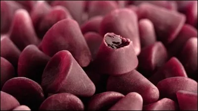 Ce bonbon conique avec un cur liquide très sucré à la framboise est une friandise emblématique de la Belgique. Quel est son nom ?