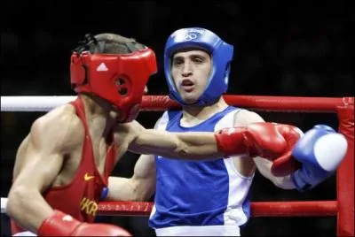 De ces boxeurs, lequel pse le plus lourd ?