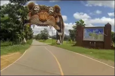 Exploitation animale (suite) > 700 personnes / jour viennent ici tout particulièrement pour faire un "soi-même" avec ... dans ce parc de ... ! (Complétez les points !)