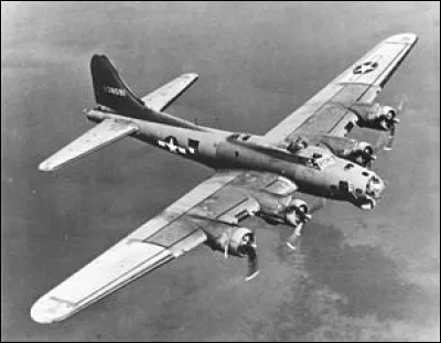 Le mois suivant, le 17 août 1943, l'opération "Double strike" a pour cible l'industrie aéronautique allemande, à Schweinfurt et à Ratisbonne. Quels appareils réalisent cette opération de grande envergure ?