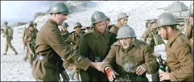 Il a pour camarade Pierre Mondy, Jean-Paul Belmondo, François Périer. Quel est le titre de ce film ?