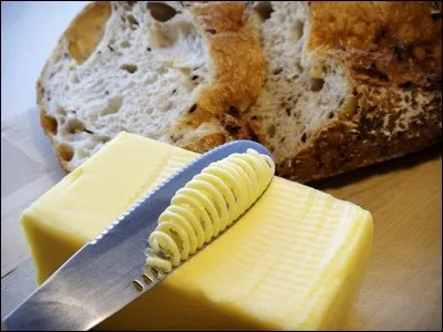 Qui chantait "J'accuse les hommes d'être des hypocrites qui jouent les durs pour enfoncer du beurre, et s'agenouillent aussitôt qu'ils ont peur" ?