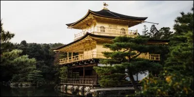 Capitale du Japon jusqu'en 1868, cette ville, qui compte aujourd'hui 1,4 million d'habitants, est considérée comme la capitale patrimoniale et culturelle du pays avec ses nombreux temples, sanctuaires et palais :