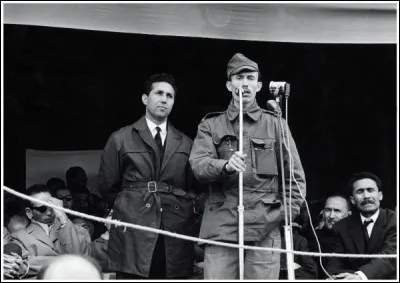 Qui prit la tête de l'Algérie après un coup d'état en 1965 ?