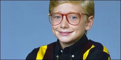 Mark Foster est un passionné de sciences et d'informatique.