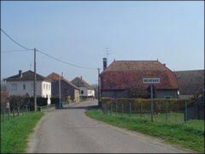 Aujourd'hui, notre balade commence à Beveuge. Petit village Haut-Saônois de 83 habitants, il se situe dans l'ancienne région ...