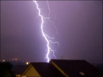 Qu'est-ce qui manque aux lettres ''ton..." pour entendre le bruit de la foudre ?