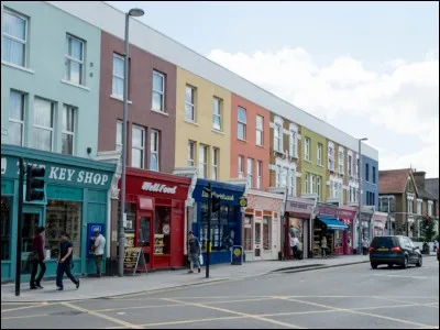 Quel quartier londonien comprend Leyton et Chingford ?