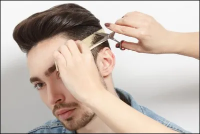 Chez le coiffeur, tu demandes :