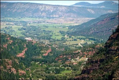 Partons à Loghill, situé à 27 miles de Limerick, comté du sud- ouest de l'Irlande, dites-moi en kilomètres combien cela fait ?
