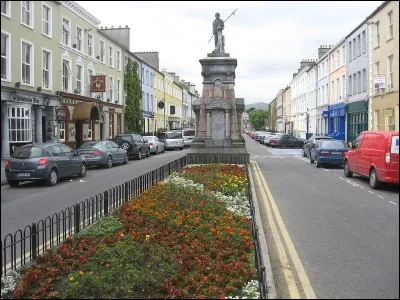 Dans quel comté situez-vous la ville de Tralee?