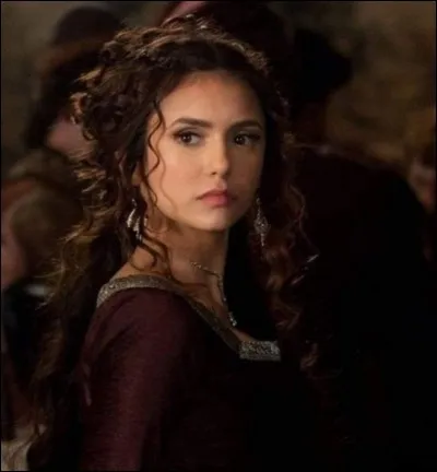 Quel est le vrai nom de famille de la femme dont Damon et Stefan étaient amoureux ?