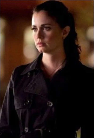 Qui est la mère biologique d'Elena ?