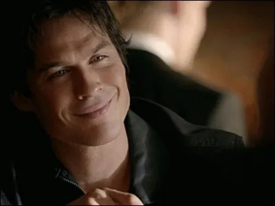 De qui Damon tombe-t-il amoureux à la fin de la saison 1 ?