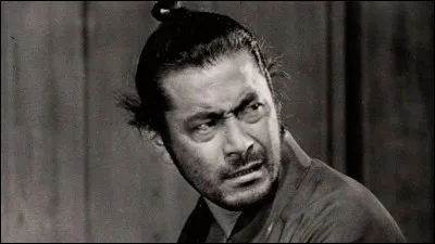 Cet acteur a tenu le premier rôle dans plusieurs films d'Akira Kurosawa (Rashōmon, le château de l'Araignée...) et a tourné dans des productions américaines (la Bataille de Midway, la série Shogun). C'est ...