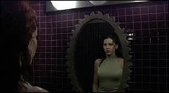 Qui fait-on apparatre en rpetant 5 fois son nom devant un miroir?