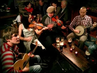 Le "An Spailpin Fanach'' sur South Main Street, beaucoup plus traditionnel. Tout se ressent par...