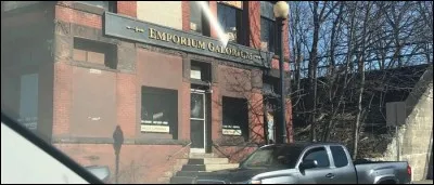 Le bric-à-brac Emporium Galorium appartient à l'oncle d'Ace Merrill. Il s'agit de :