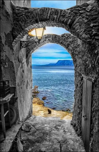 Laquelle de ces stations balnéaires se situe en Sardaigne ?