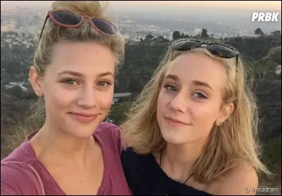 Comment s'appelle la petite s&oelig;ur de Lili Reinhart (Betty) ?