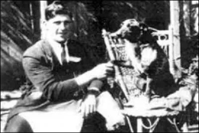 Le 14 novembre 1939 meurt ''Bluey'', chien de race bouvier australien. Quel âge avait-il ?
