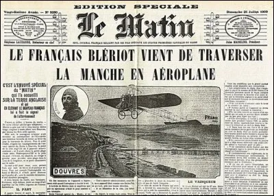 Les vieux journaux s'oxydent. Lorsque la lignine du papier rencontre l'oxygène, elle reflète la lumière différemment, paraissant alors ...