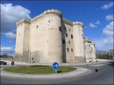 De quelle ville Beaucaire est-il spar par un pont ?